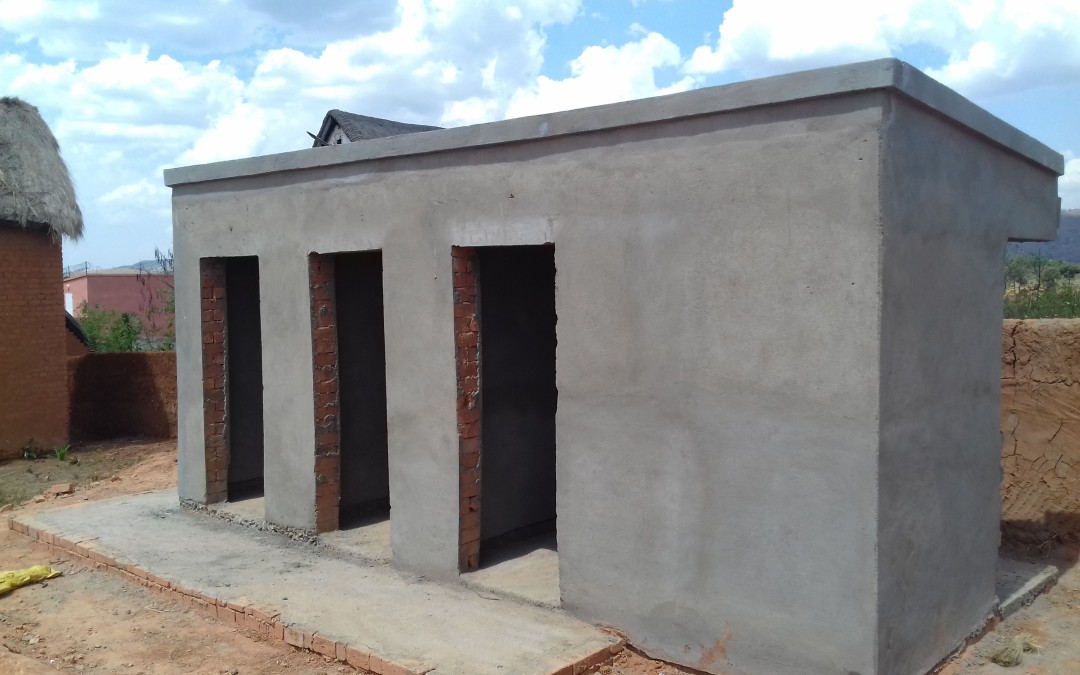 Des blocs sanitaires et des puits pour des écoles rurales